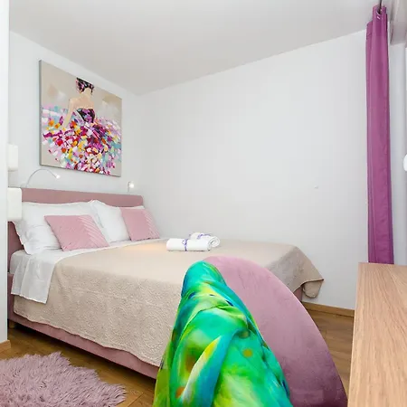 Felicio Apartment Split